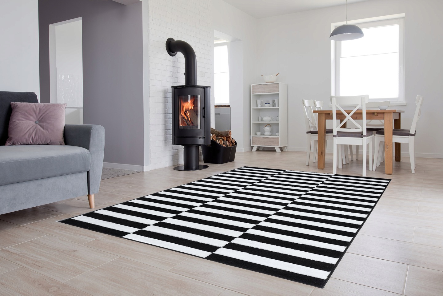 Moderný koberec HOME art čierne pásiky