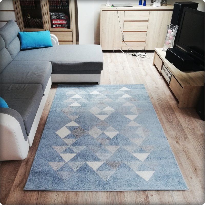 Moderný koberec RELAX - Svetlo modrý s trojuholníkmi