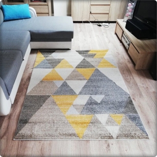 Moderný koberec RELAX - Žlté trouholníky